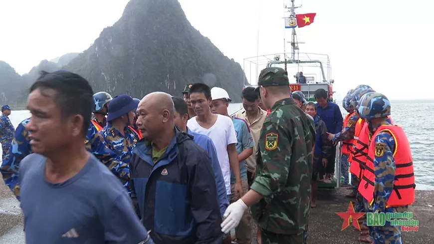 Sau bão Yagi, hàng loạt tàu thuyền được Cảnh sát biển, Hải quân cứu nạn