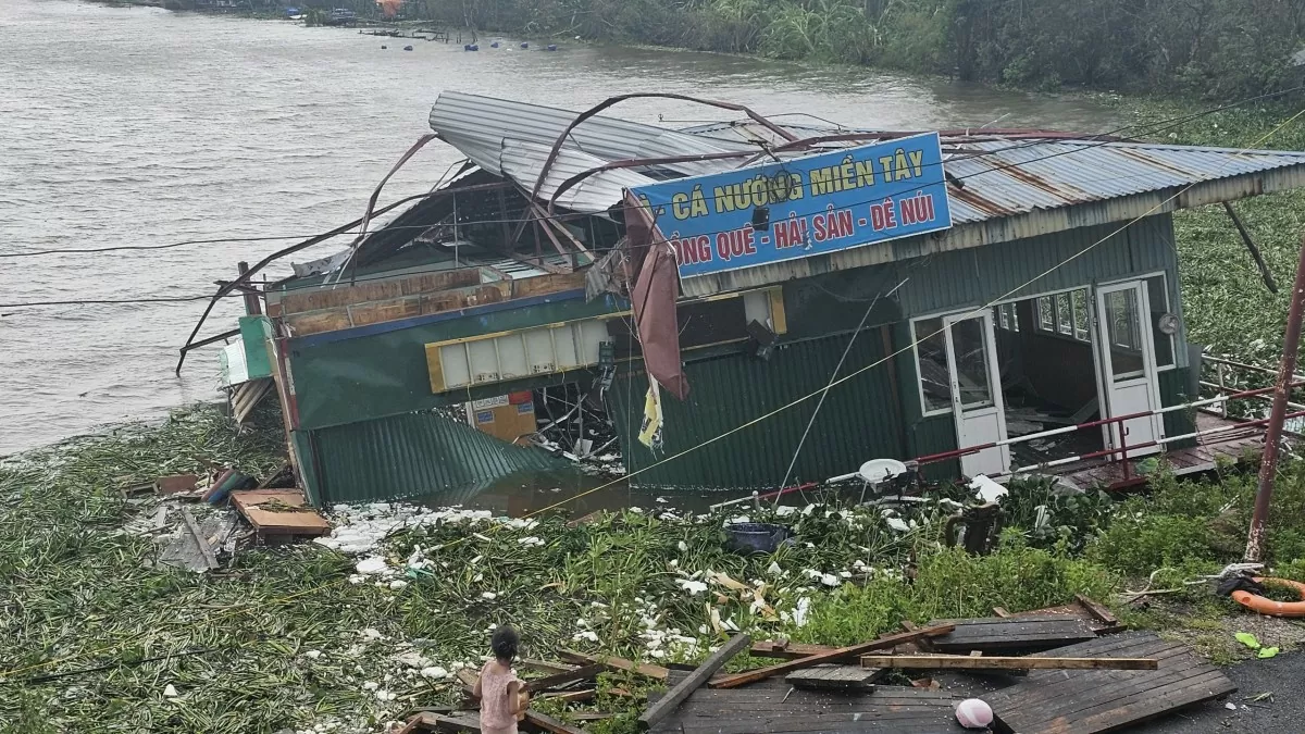 CHÙM ẢNH: Cảnh đổ nát như
