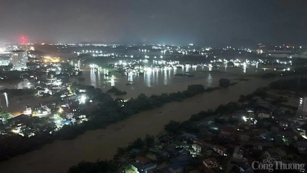 Lũ sông Cầu dâng cao, người dân Thái Nguyên chạy lụt trong đêm