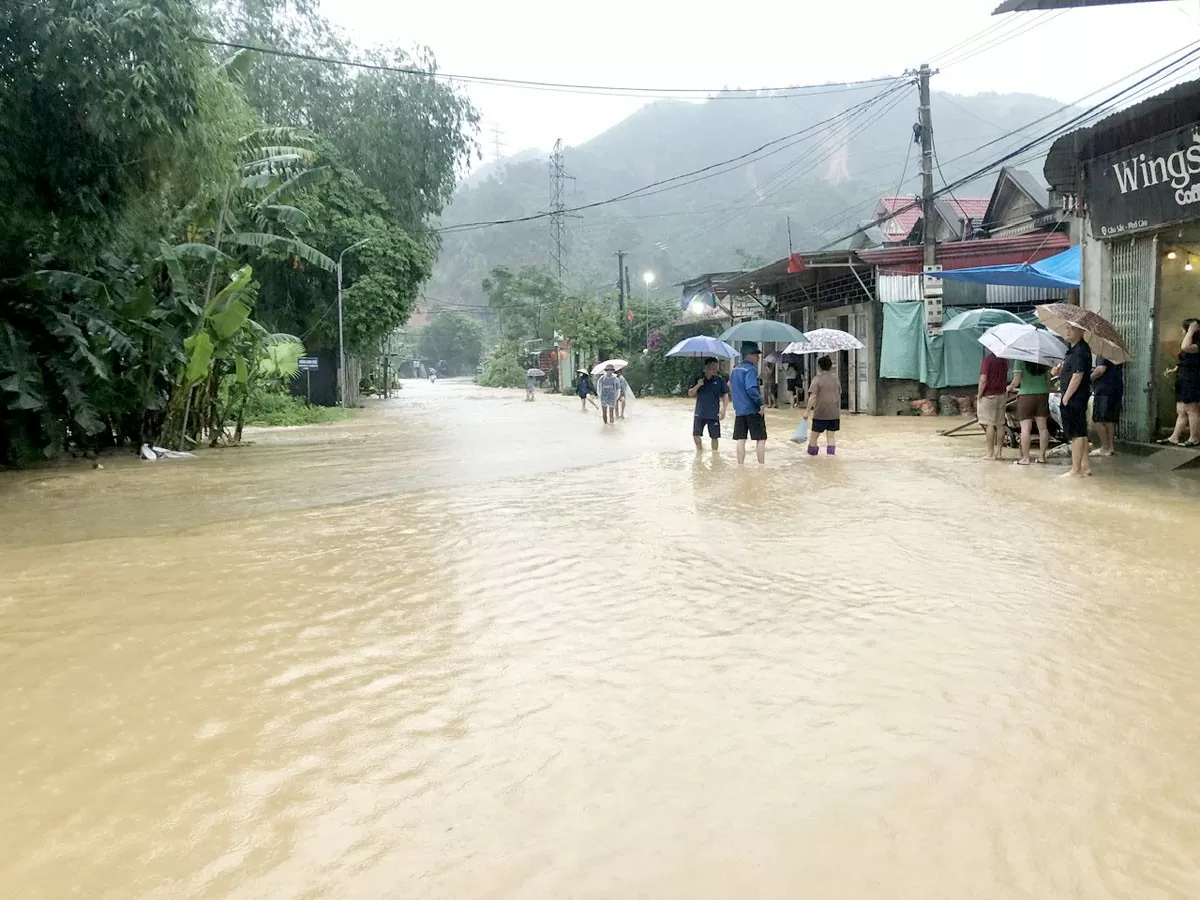 Hà Giang mưa lớn kéo dài gây ngập úng, nhiều tuyến đường sạt lở