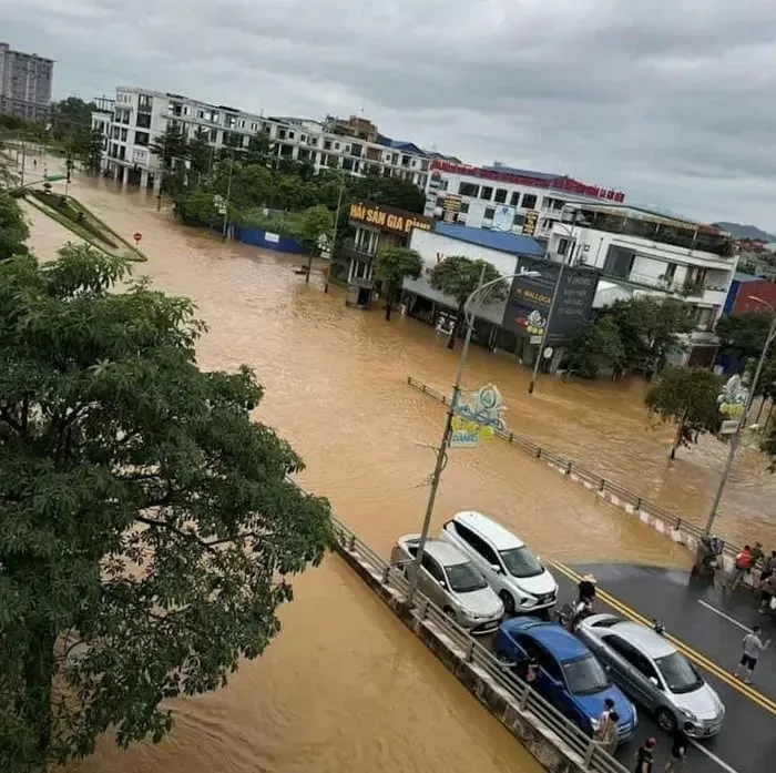 Nhiều tuyến đường ở Thái Nguyên bị ngập sâu trong nước sau những ngày ảnh hưởng của mưa bão (Ảnh: Người dân cung cấp)