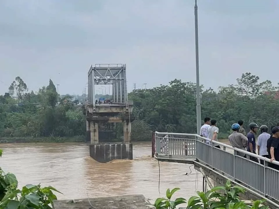 Sập cầu Phong Châu (Phú Thọ): Cử tri từng kiến nghị thay thế nhưng Bộ GTVT nói 'chưa thực hiện ngay'