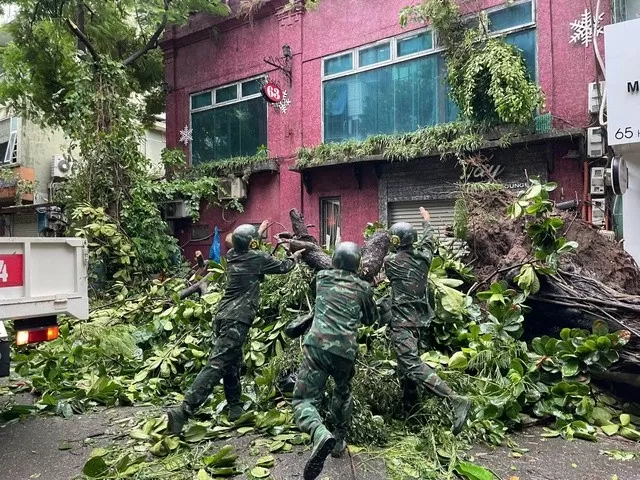 Hậu cơn bão Yagi: Ấm lòng tinh thần tương thân tương ái