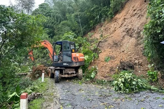 Bản tin Bão ngày 9/9: Tạm dừng cứu hộ sập cầu Phong Châu; Quảng Ninh tràn đập, 400 hộ di dời khẩn