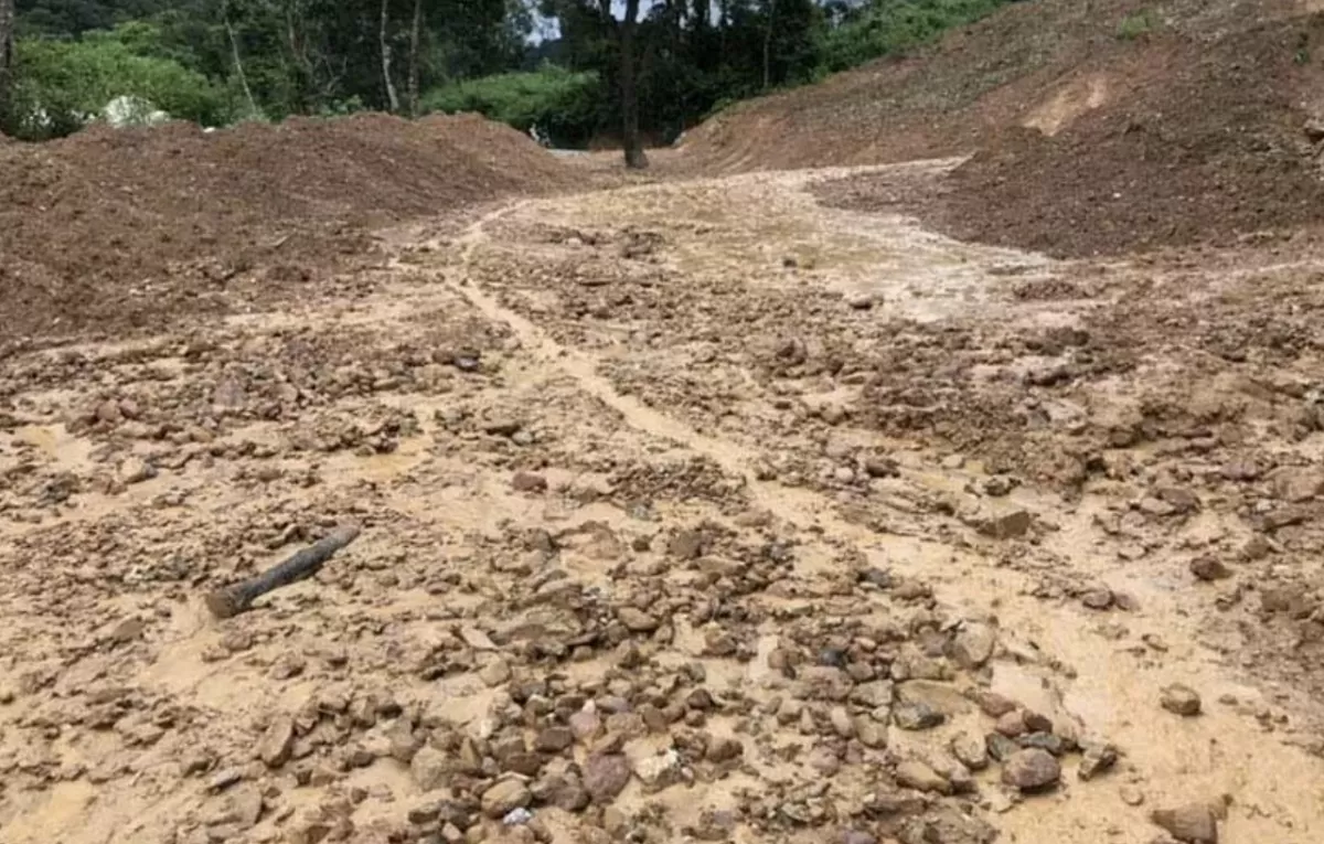 Toàn cảnh: Nhiều địa phương chìm trong biển nước, giao thông bị cô lập hoàn toàn