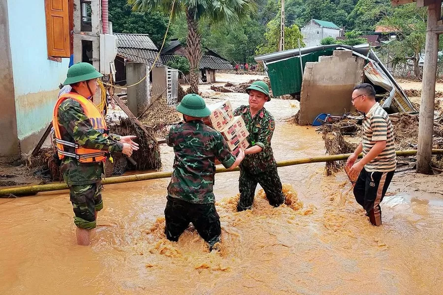 Thủ tướng chỉ đạo khẩn trương cung cấp lương thực, nhu yếu phẩm cho người dân