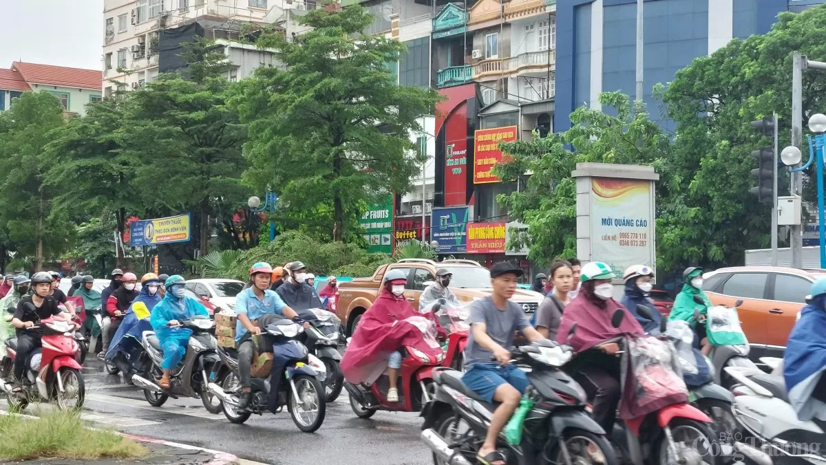 Giao thông Hà Nội sáng nay 10/9: Vừa mưa, vừa tắc đường