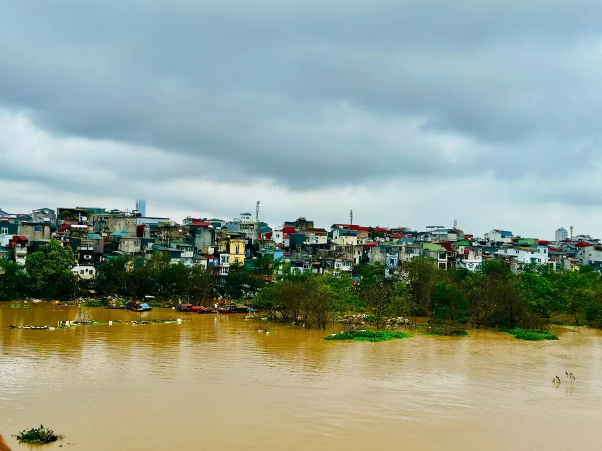 Cập nhật hình ảnh trực tiếp tình hình mưa lũ tại Hà Nội
