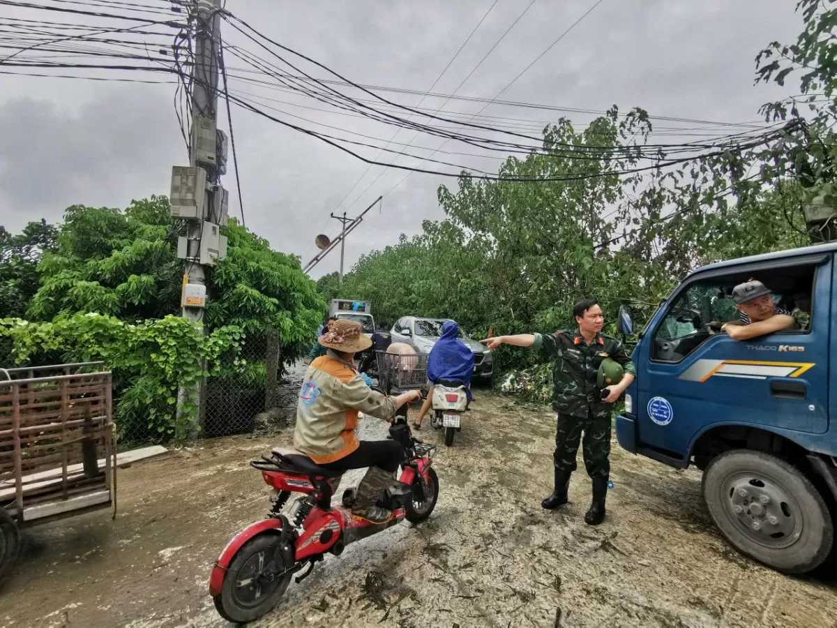 Cập nhật hình ảnh trực tiếp tình hình mưa lũ tại Hà Nội