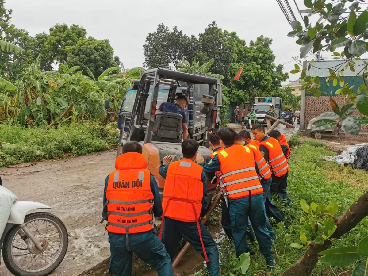 Cập nhật hình ảnh trực tiếp tình hình mưa lũ tại Hà Nội