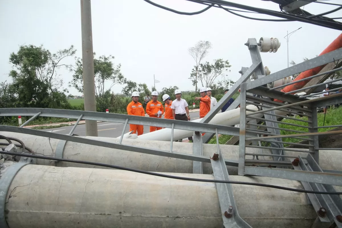 Điện lực Hải Phòng 'dồn lực' khắc phục nhanh các sự cố, cấp điện trở lại cho nhân dân Điện lực Hải Phòng 'dồn lực' khắc phục nhanh các sự cố, cấp điện trở lại cho nhân dân