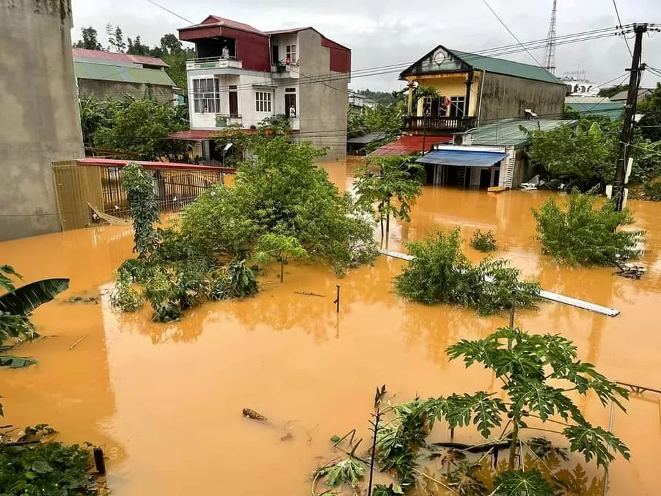 Yên Bái: 5 nhà liền kề bị vùi lấp trong đêm, 9 người chết và mất tích