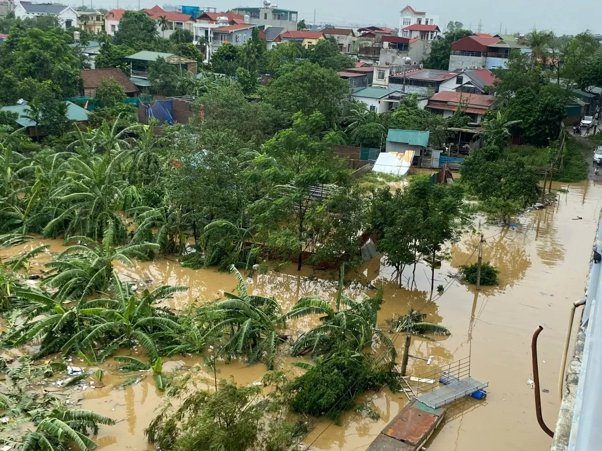 Cập nhật hình ảnh trực tiếp tình hình mưa lũ tại Hà Nội