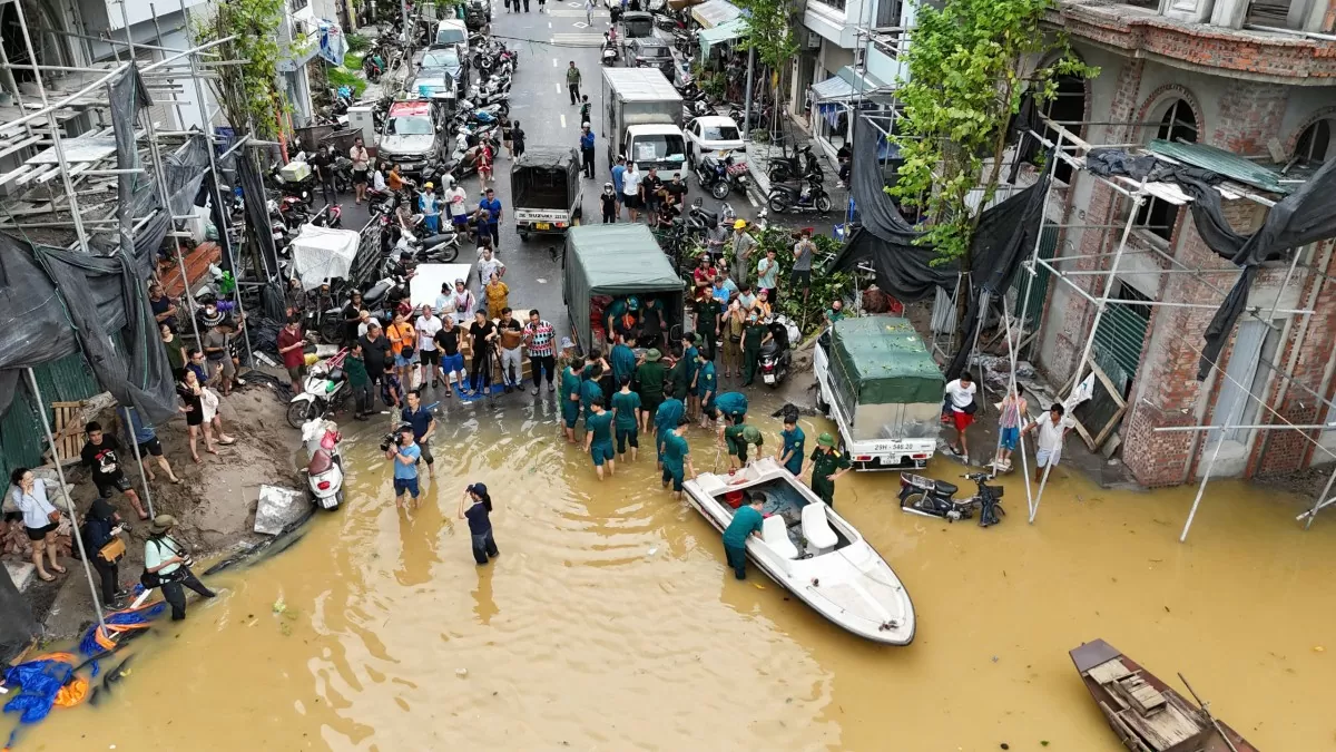 Cập nhật hình ảnh trực tiếp tình hình mưa lũ tại Hà Nội