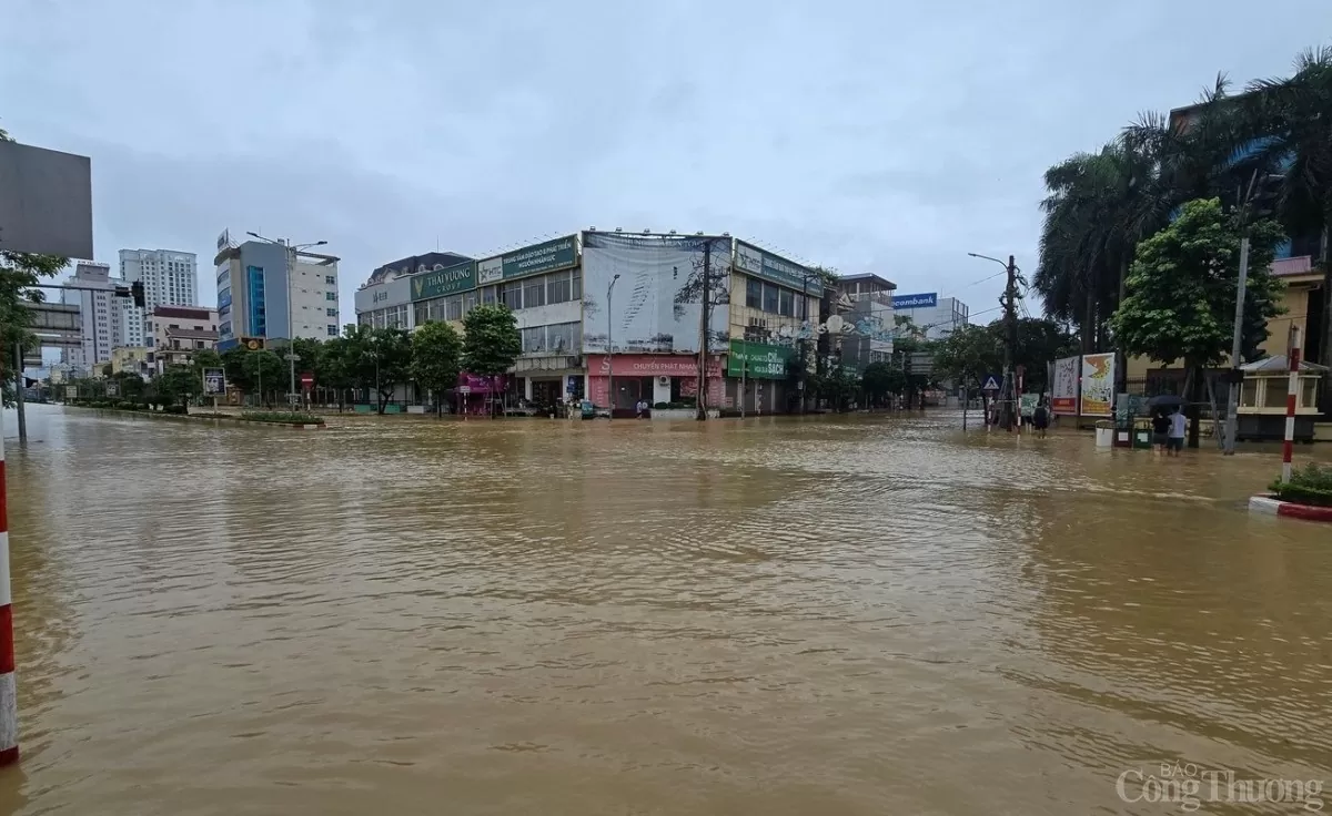 Chạy đua 'giải cứu' người dân khỏi rốn lũ ở Thái Nguyên