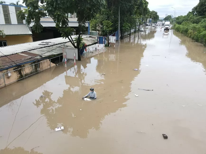 Cấm tuyệt đối xe vào đường gom Đại lộ Thăng Long, các phương tiện di chuyển thế nào?