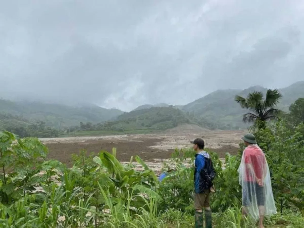 Cả ngôi làng ở Lào Cai dường như bị xóa sổ với hàng trăm người chết và mất tích sau sạt lở kinh hoàng (Ảnh: CTV)