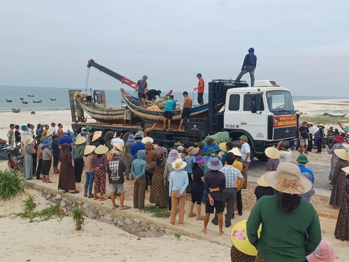 Đội quân thuyền nan của tỉnh Quảng Bình “hoả tốc” lên đường giúp đồng bào miền Bắc chống lũ