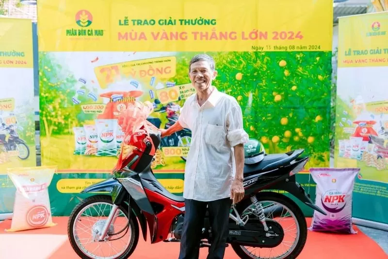 Ông Nguyễn Thứa rạng rỡ khi lần đầu trúng giải thưởng giá trị
