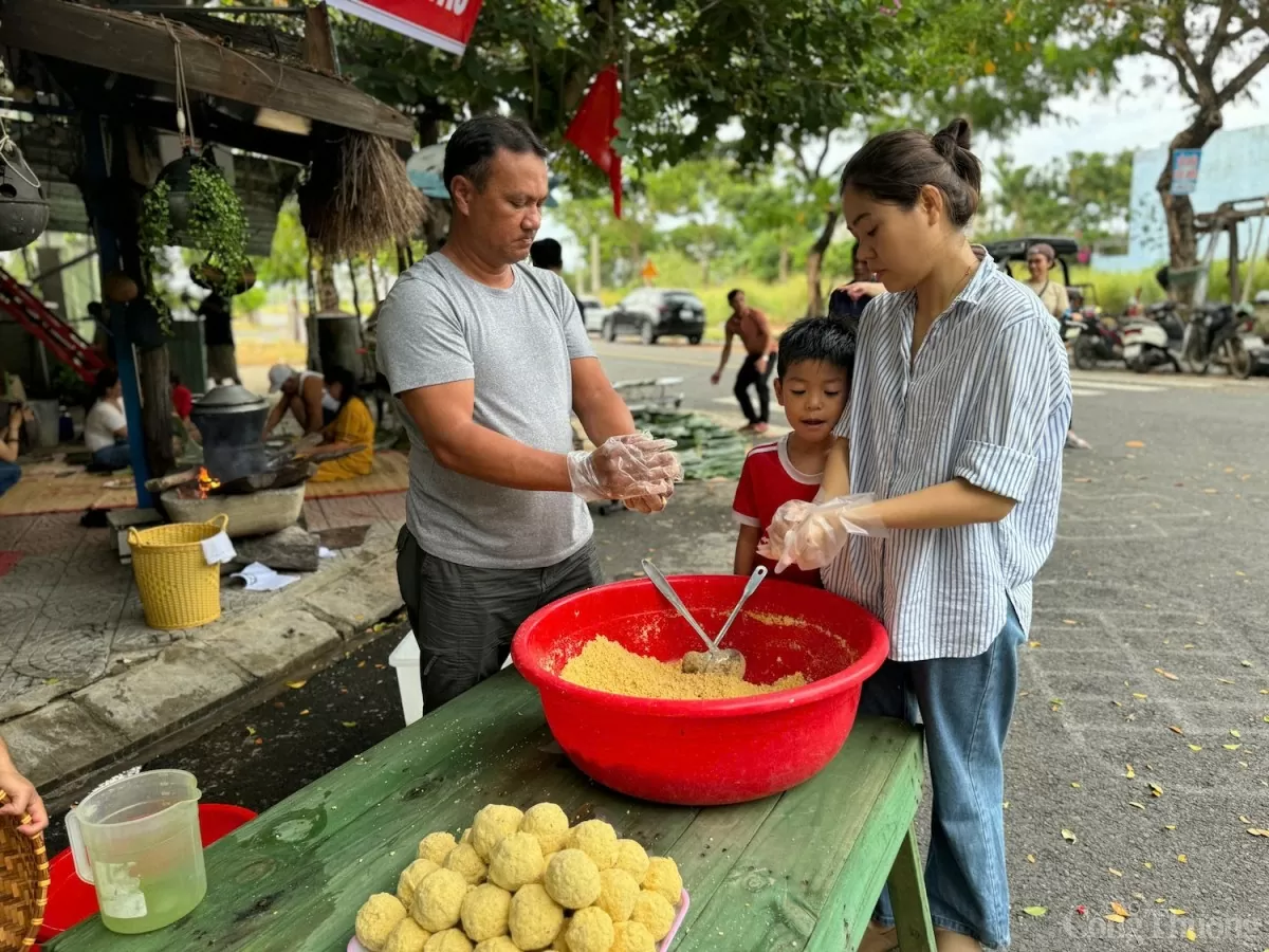 Gói bánh trưng gửi đồng bào miền Bắc