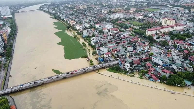 Hà Nam: Lũ sông Đáy vượt mức báo động, tiếp tục dâng cao