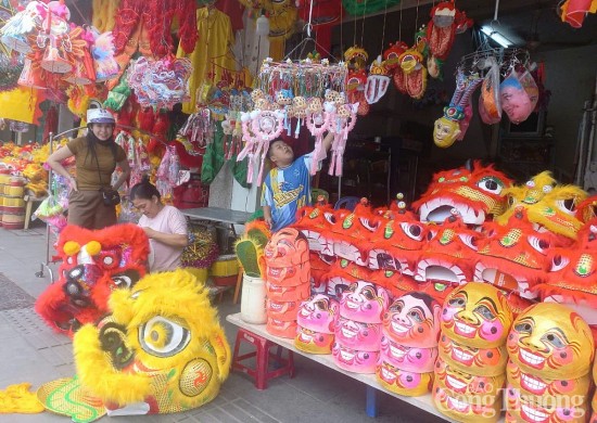thua thien hue thi truong tet trung thu phong phu suc mua giam