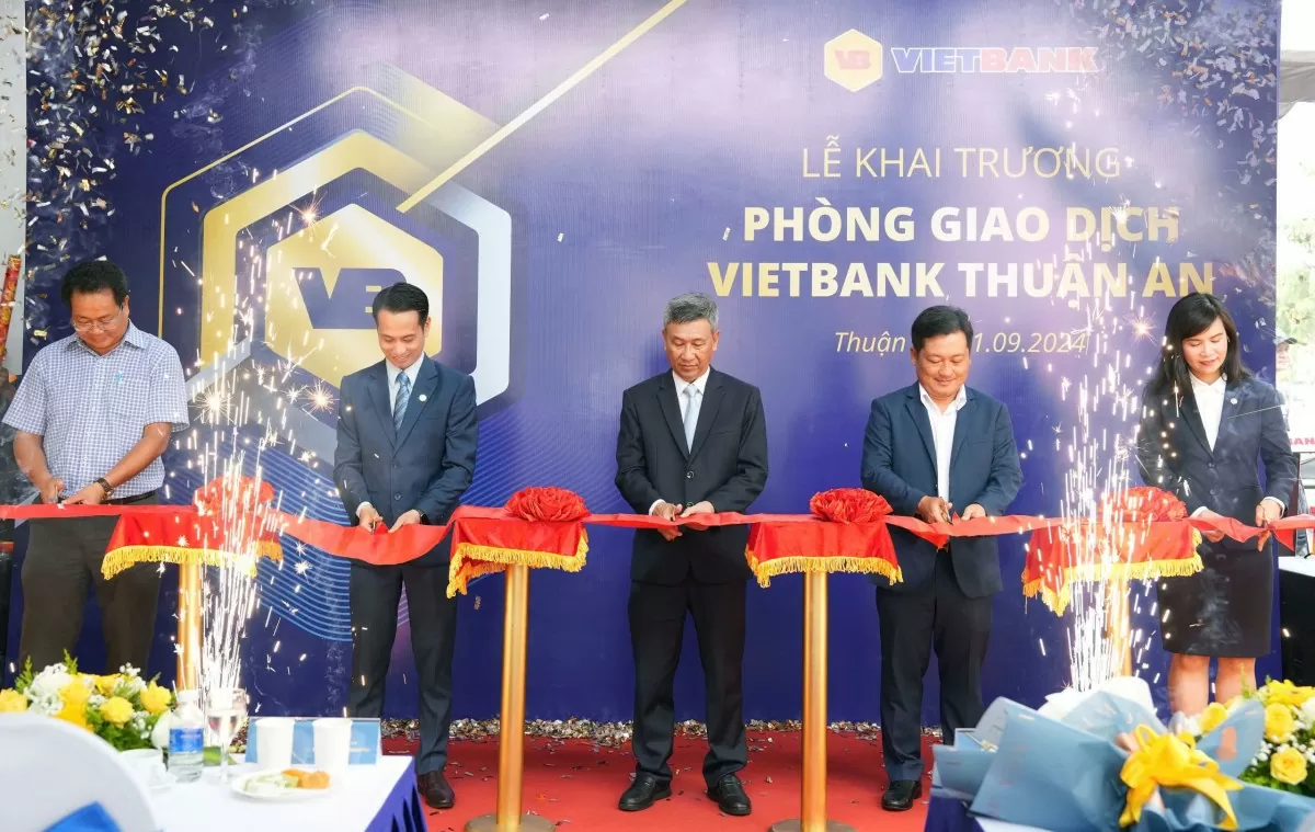 Vietbank và 'cú đúp' trong ngày khai trương Điểm giao dịch thứ 119 –  Phòng giao dịch Vietbank Thuận An