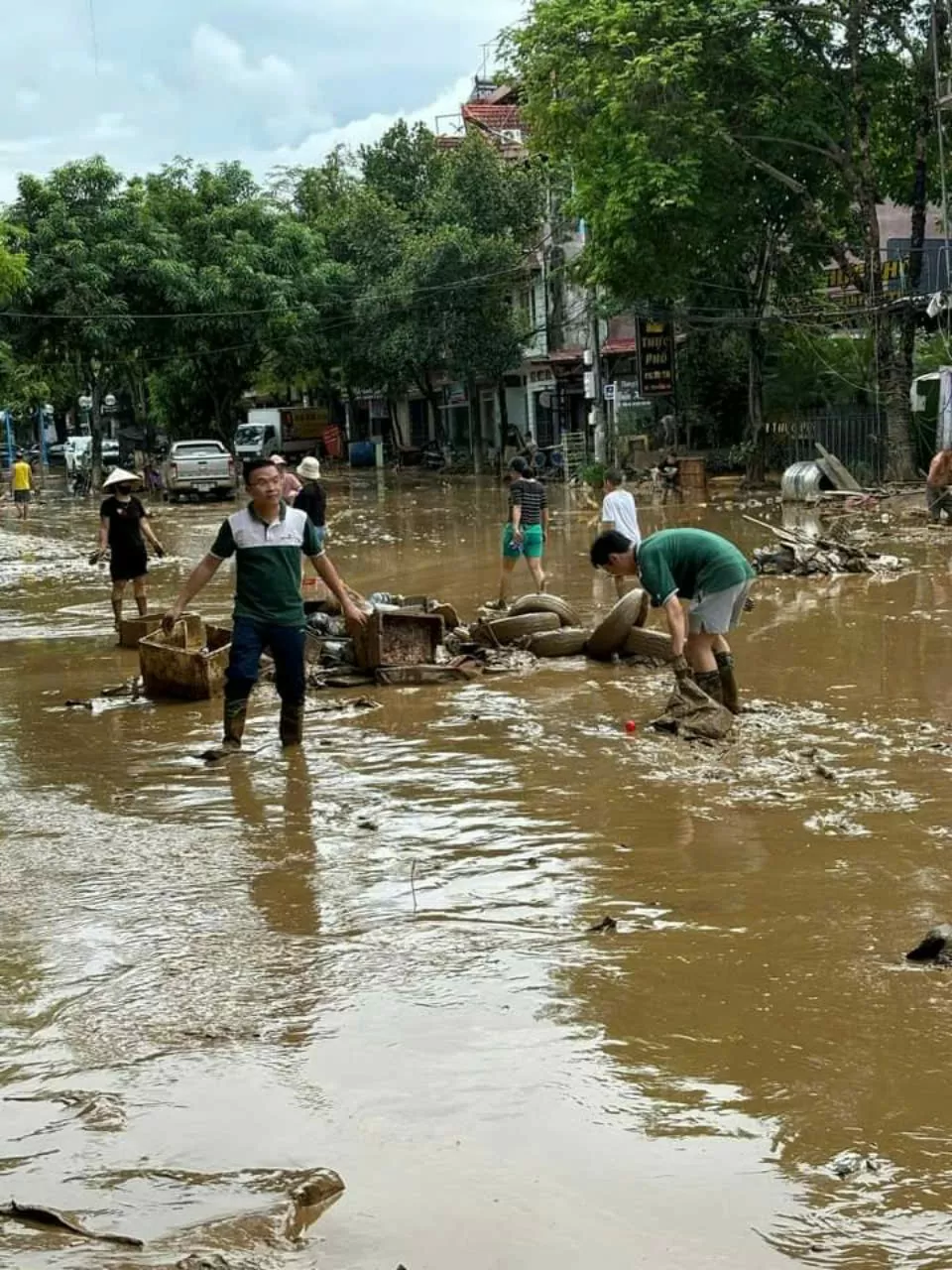 Miền Bắc căng mình giữa bão lũ lịch sử hơn 65 năm qua