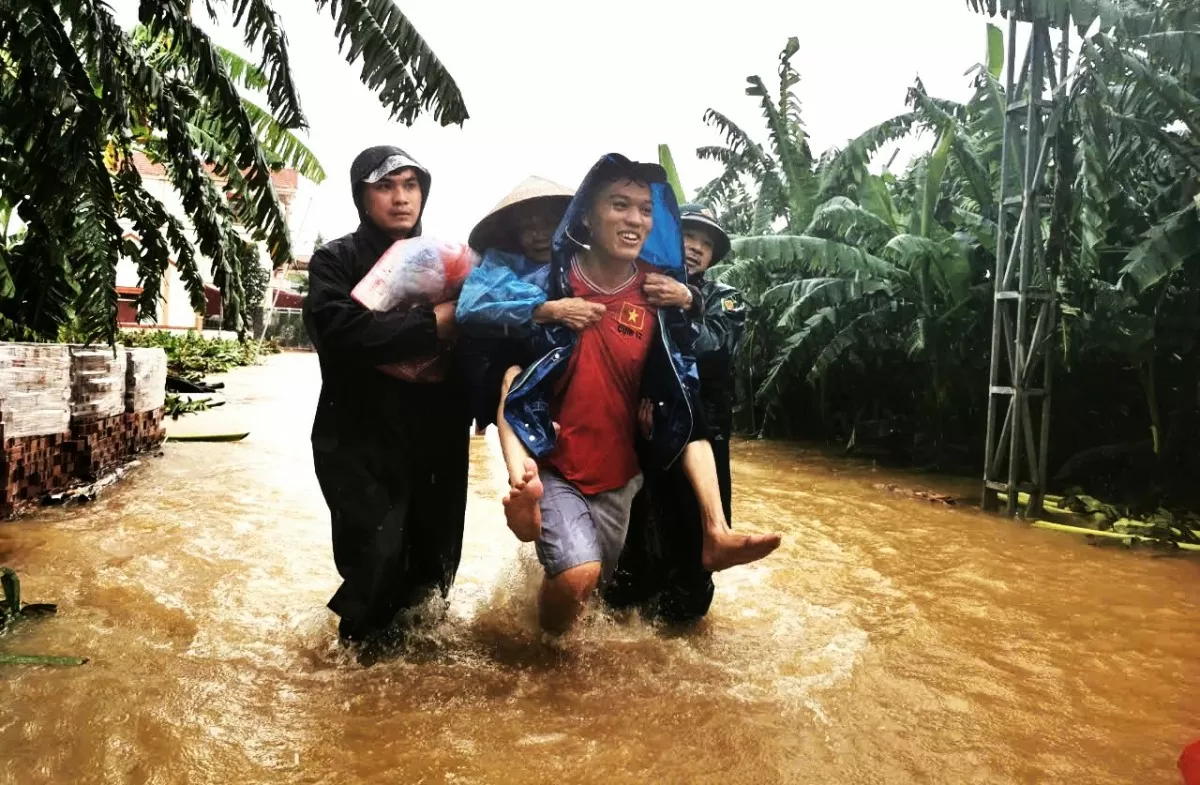 Chạy lũ ở Hà Nội: ‘Nước lên quá nhanh, tôi kẹt giữa sông Hồng khóc cùng đàn lợn’