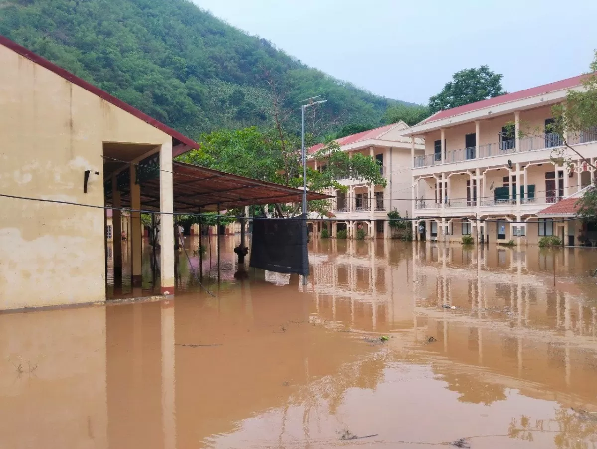 Mưa lũ kéo dài, nhiều trường học miền Bắc dự kiến cho học sinh nghỉ học