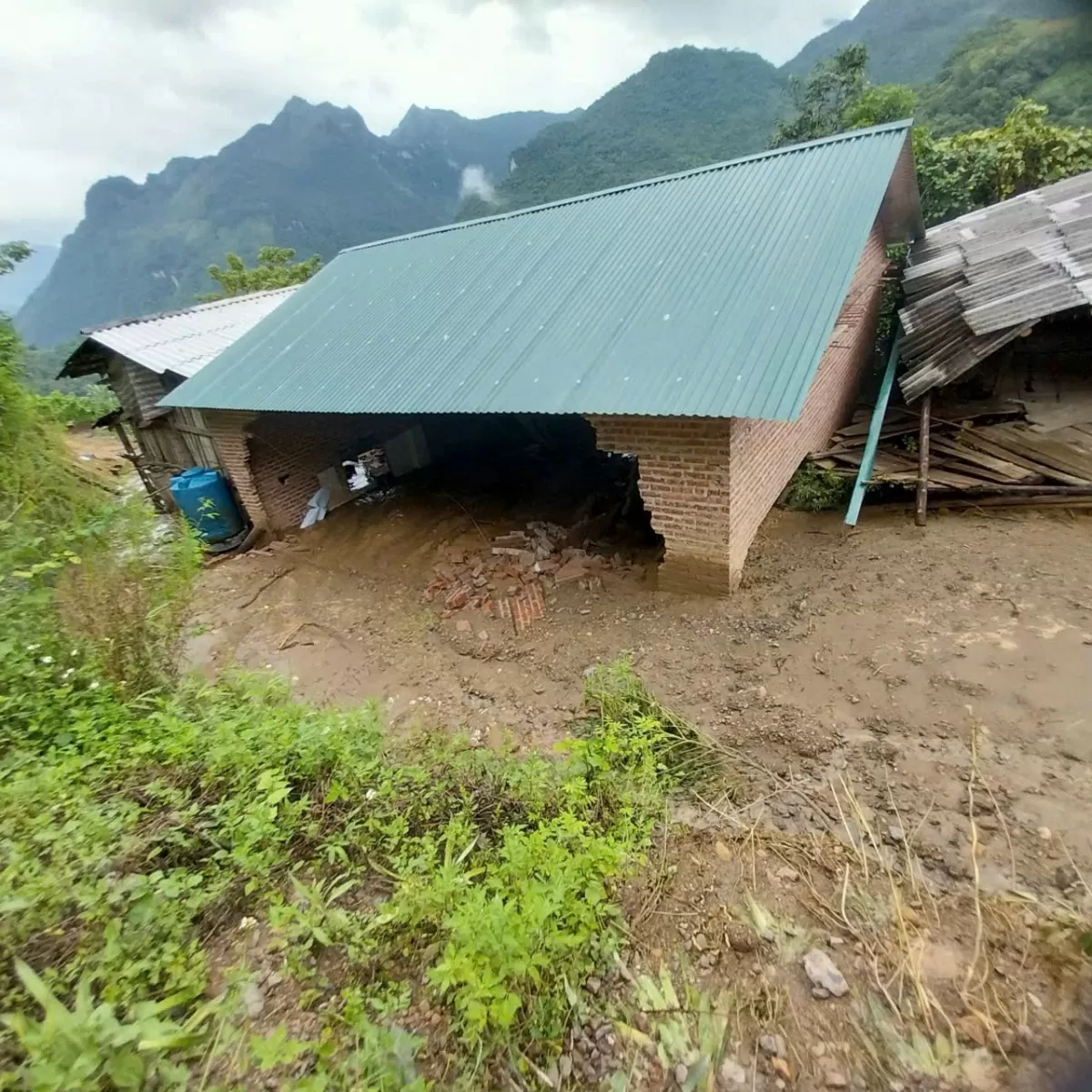 Cập nhật: Toàn cảnh tình hình các địa phương gồng mình chống mưa lũ, ngập lụt, sạt lở