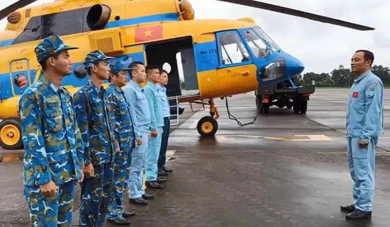 Trực thăng và tổ bay của Trung đoàn Không quân 916 sẵn sàng cứu hộ, cứu nạn (Ảnh: VGP/NN)