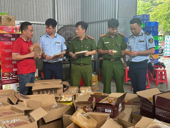 ninh binh tieu huy hon 3300 banh trung thu khong ro nguon goc xuat xu