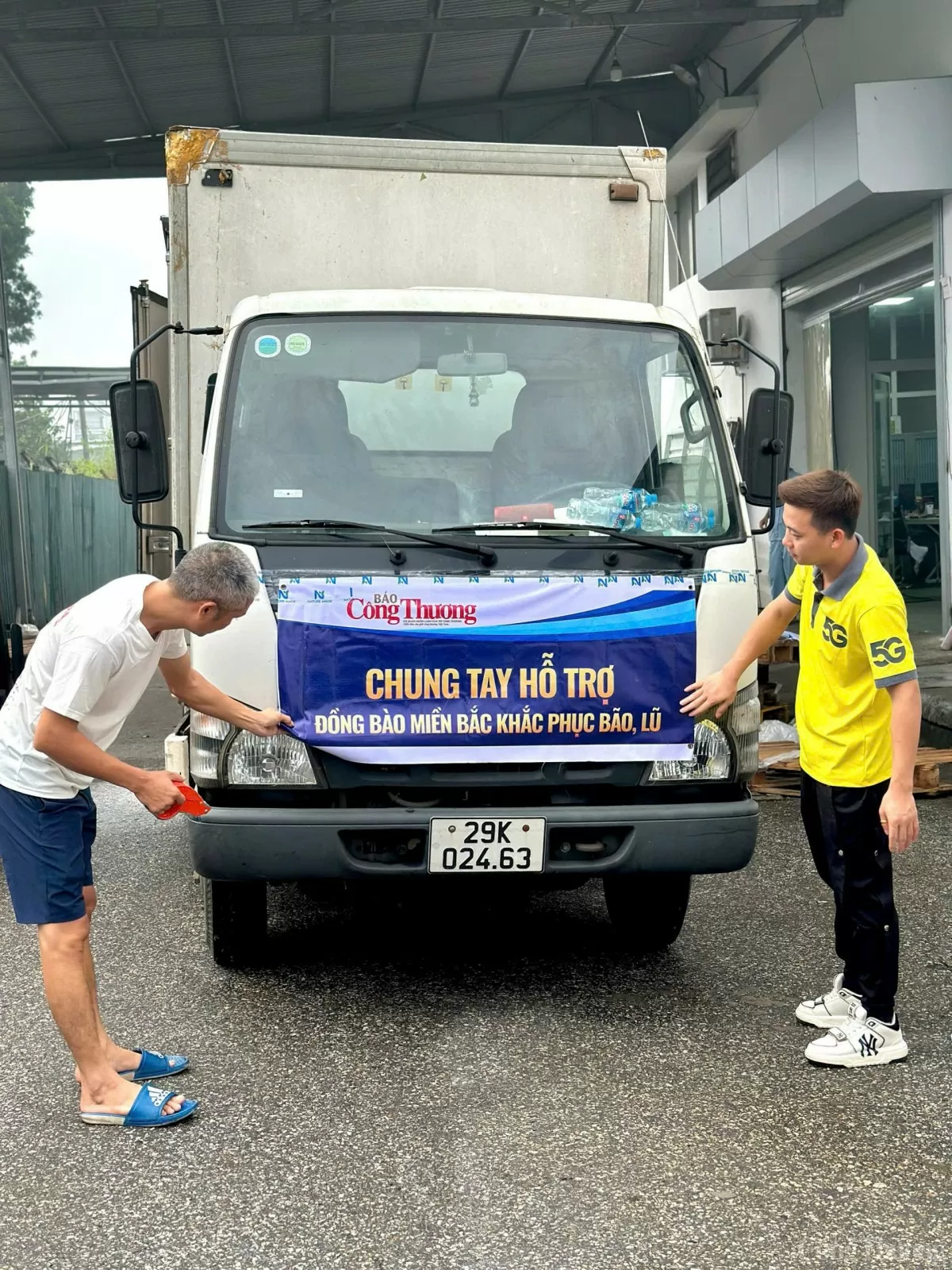 Tình cảm và những món quà thiết thực lên đường đến với người dân vùng lũ