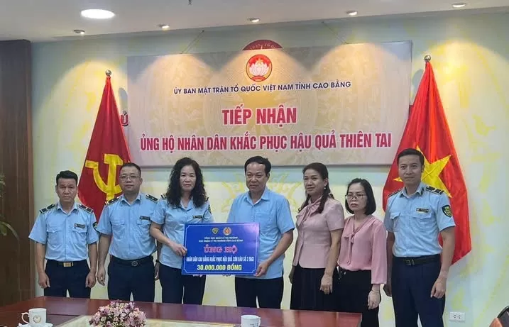 Thanh niên Quản lý thị trường chung tay hỗ trợ bà con chịu ảnh hưởng nặng nề từ bão lũ