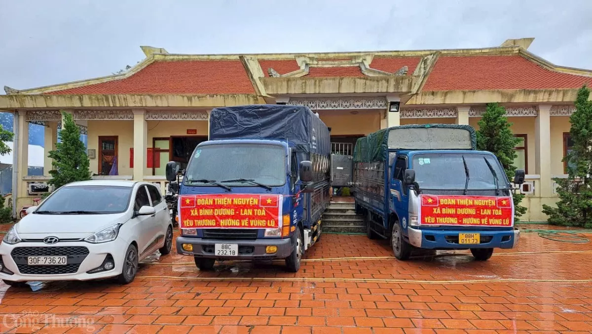 Vĩnh Tường (Vĩnh Phúc): Người dân chủ động chống lũ và gói bánh chưng chia sẻ với người dân vùng lũ