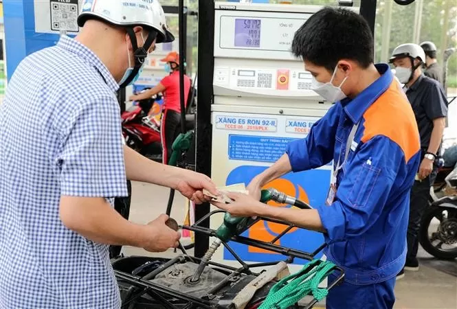 Giá xăng dầu hôm nay ngày 2/10/2024: Giá dầu thế giới tăng sốc 3%