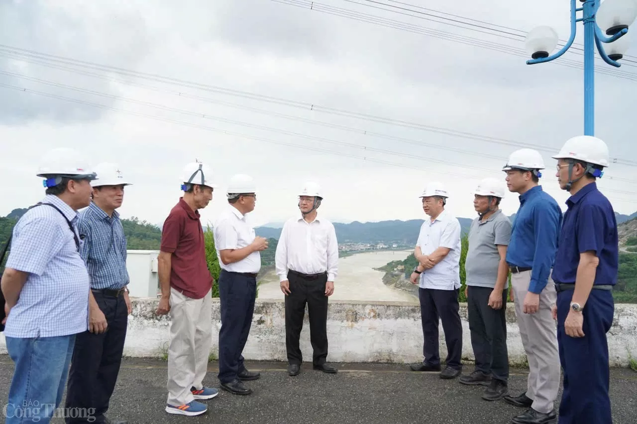 Thủy điện Hòa Bình luôn sẵn sàng phương án bảo vệ đập, ứng phó với tình huống khẩn cấp