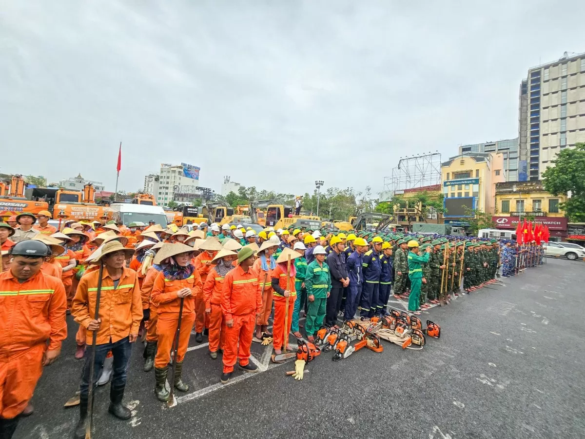 Hơn 400 cán bộ, chiến sĩ khắc phục hậu quả bão số 3 tại Hải Phòng