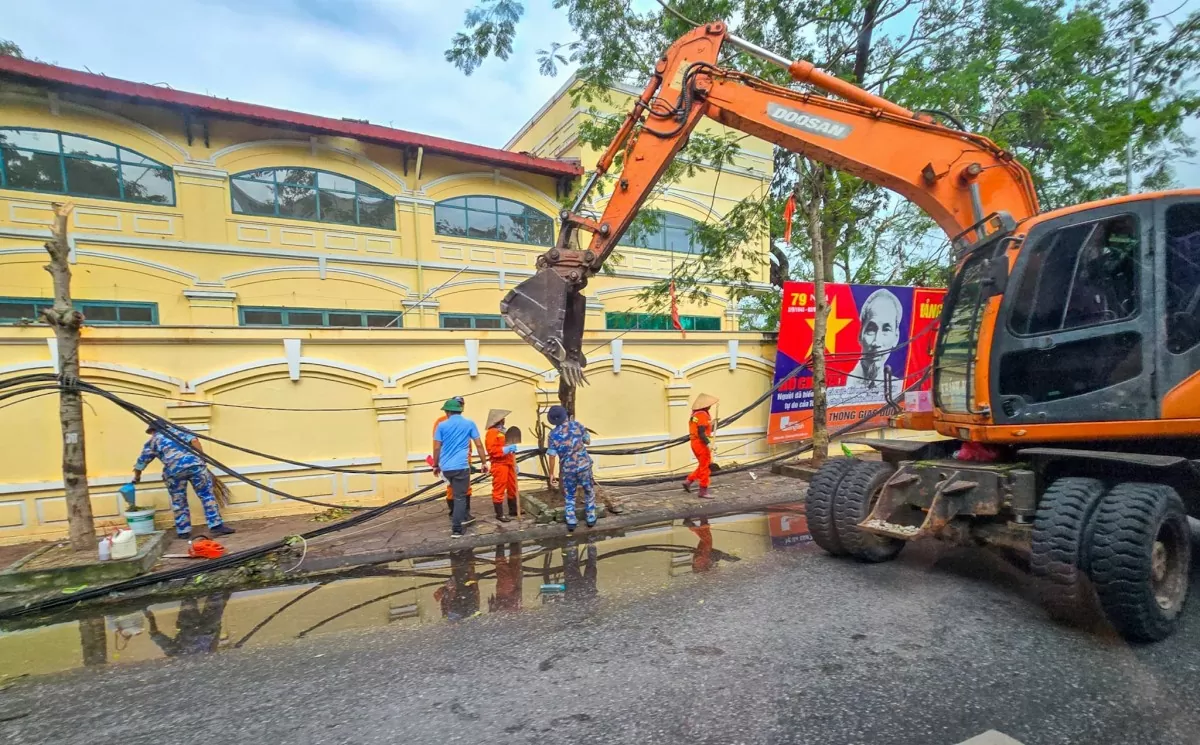 Hơn 400 cán bộ, chiến sĩ khắc phục hậu quả bão số 3 tại Hải Phòng