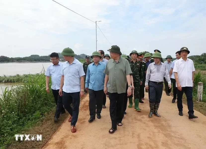 Tổng Bí thư, Chủ tịch nước kiểm tra công tác phòng, chống lụt bão ở Tuyên Quang