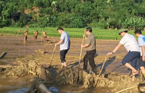 Thủ tướng thị sát hiện trường vụ sạt lở làm gần 100 người thiệt mạng và mất tích tại Lào Cai