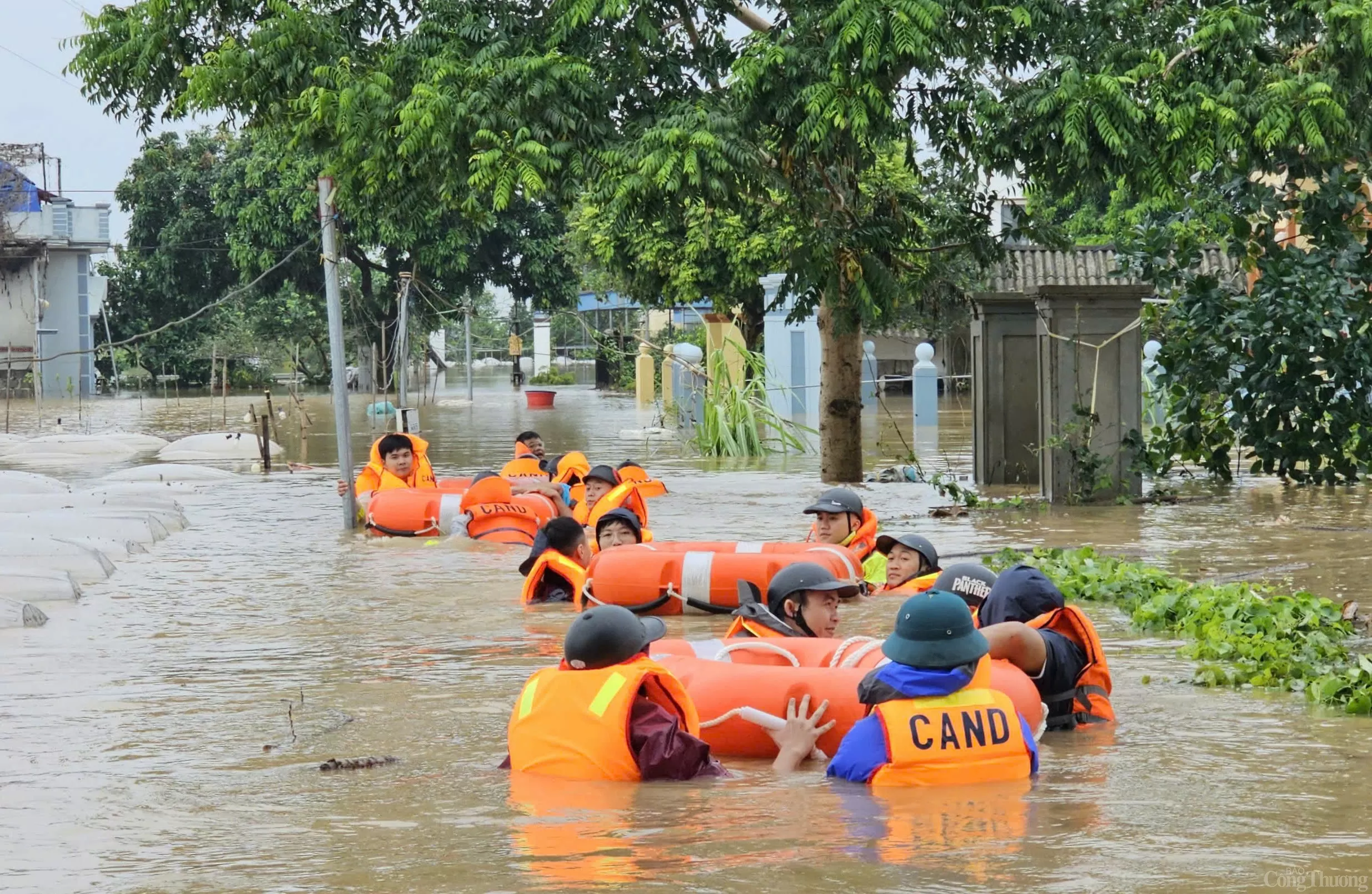 Phó Thủ tướng Trần Hồng Hà kiểm tra công tác phòng, chống lũ lụt tại Nam Định