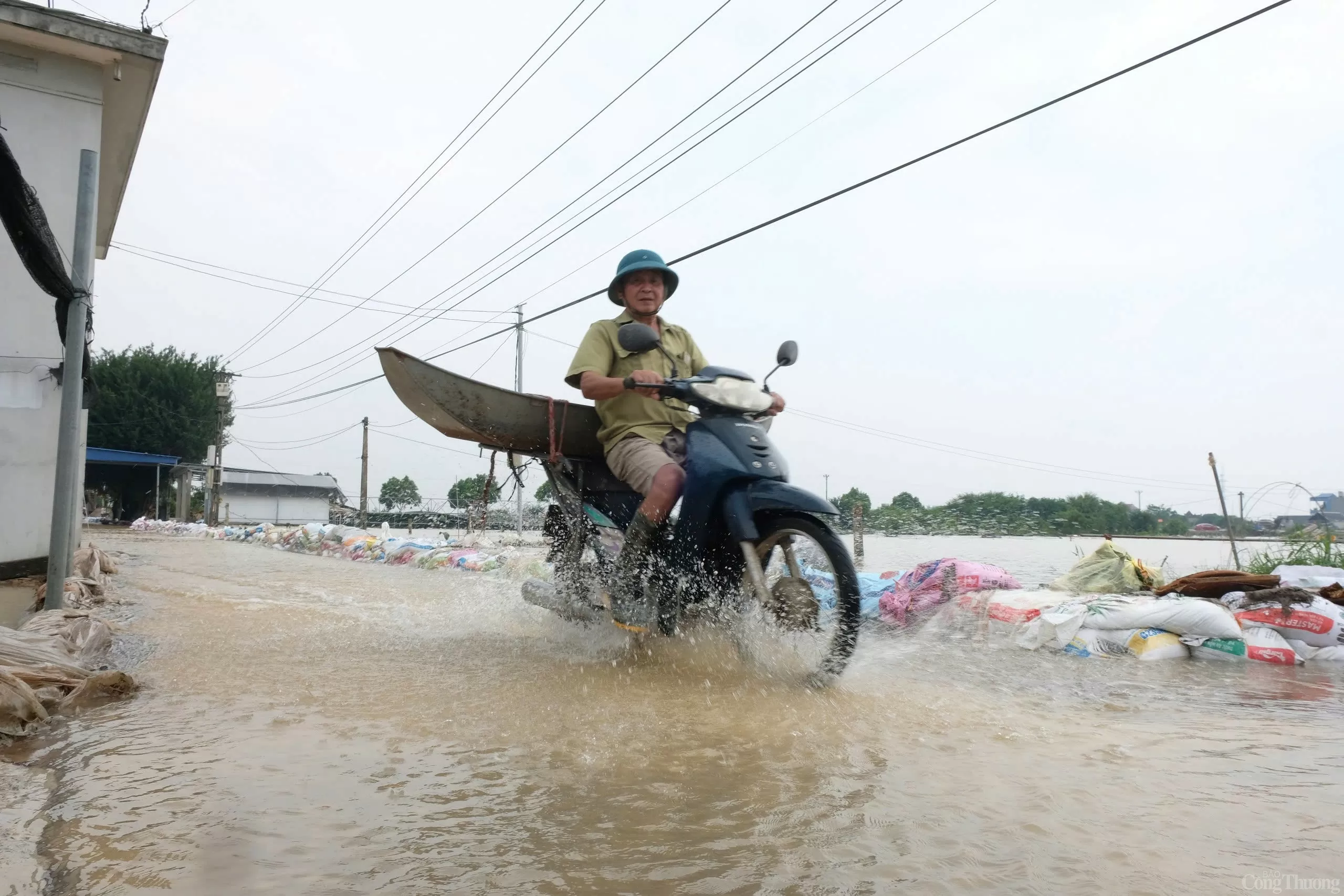 Phó Thủ tướng Trần Hồng Hà kiểm tra công tác phòng, chống lũ lụt tại Nam Định