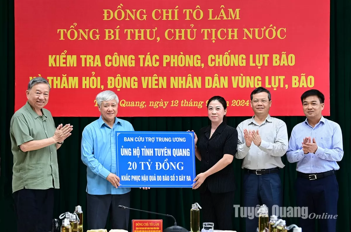 Tổng Bí thư, Chủ tịch nước kiểm tra công tác phòng, chống lụt bão ở Tuyên Quang