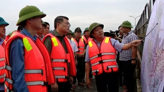 Trưởng Ban Tổ chức Trung ương Lê Minh Hưng kiểm tra công tác khắc phục hậu quả sau bão tại Ninh Bình