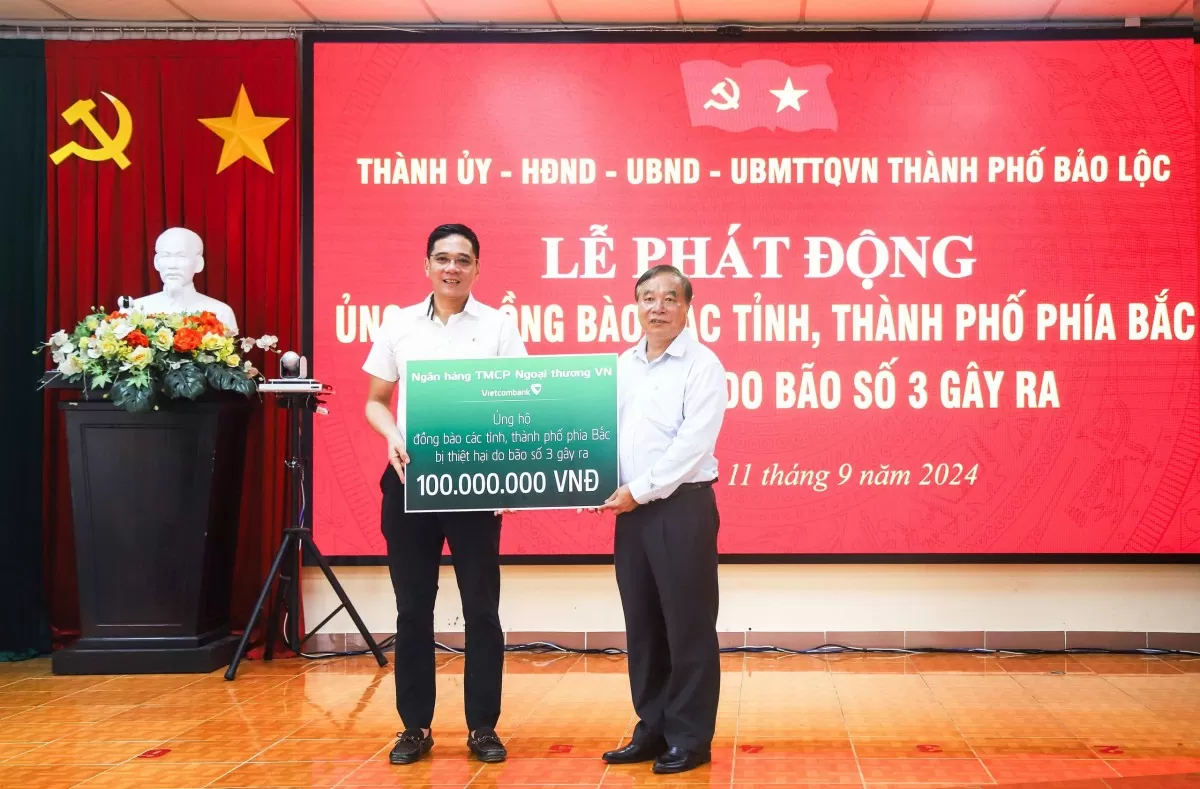 Cán bộ nhân viên Vietcombank ủng hộ 1 ngày lương hỗ trợ đồng bào bị thiệt hại do bão số 3