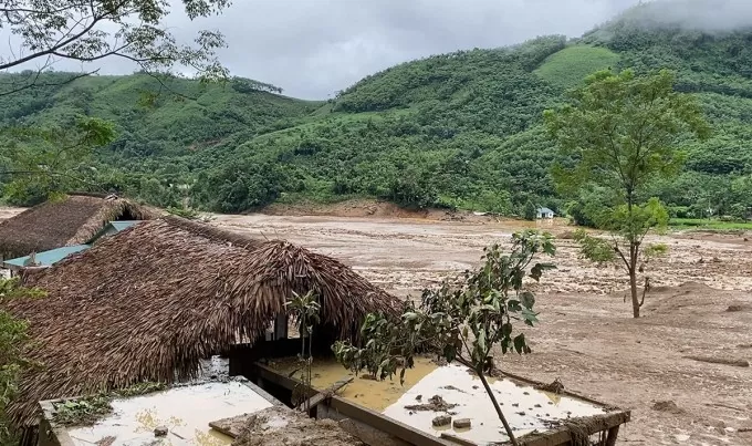 Kỳ tích 8 người trong 2 hộ gia đình may mắn chạy thoát trận lũ quét Làng Nủ