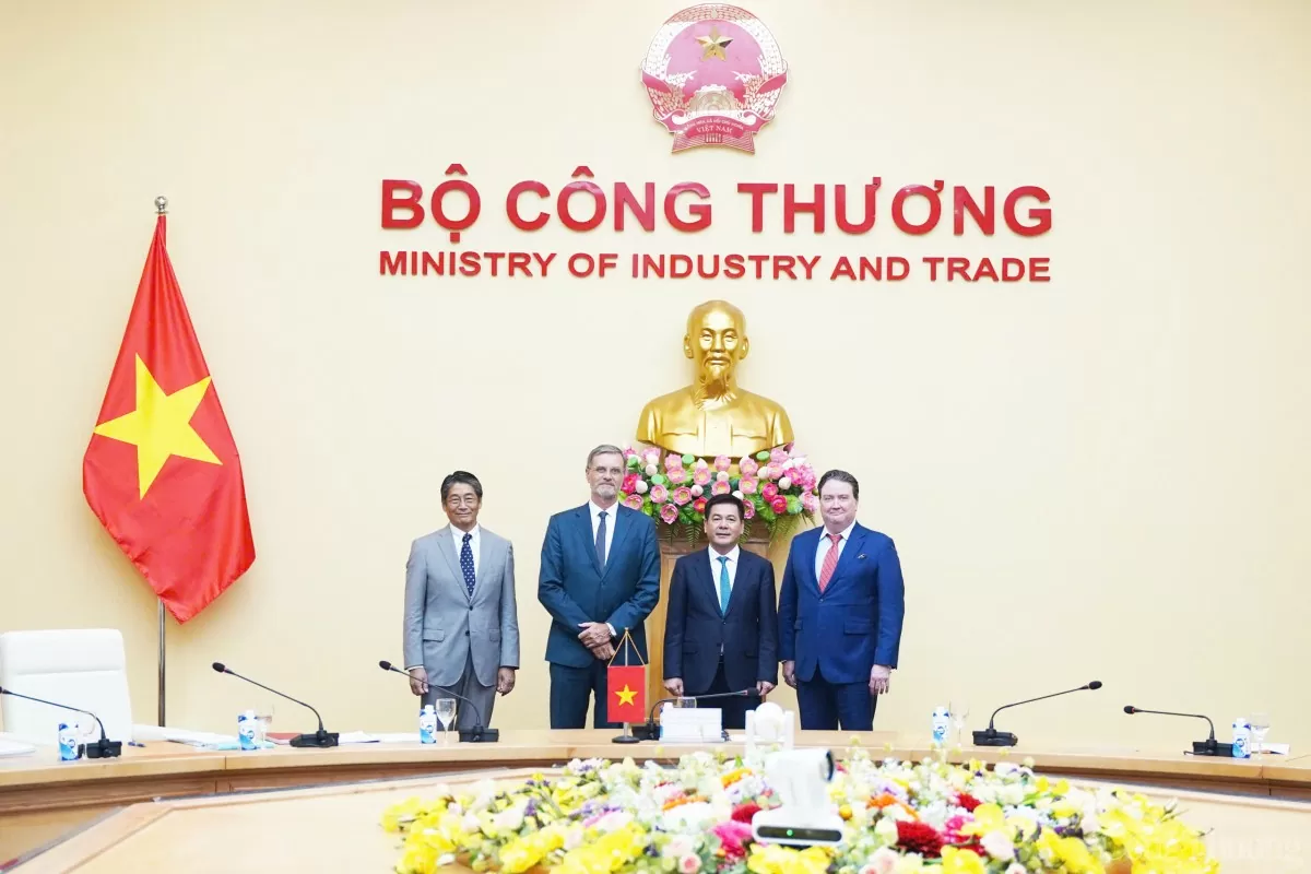 Bộ trưởng Nguyễn Hồng Diên: Việc triển khai các dự án điện phải tuân thủ theo quy định pháp luật Việt Nam