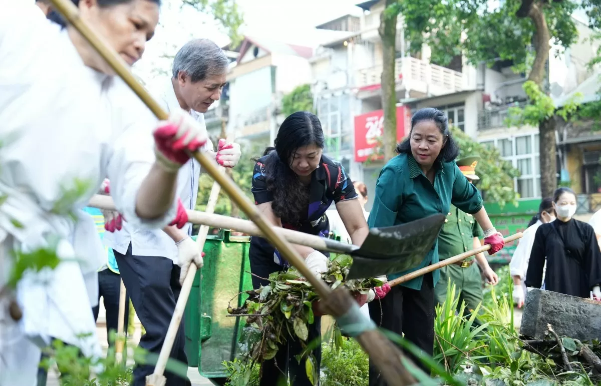 Hà Nội: Toàn dân tổng vệ sinh môi trường khắc phục hậu quả cơn bão số 3